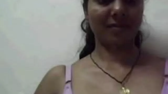 सुनहरे बालों वाली मुट्ठी त्रिगुट सेक्सी हिंदी मूवी में