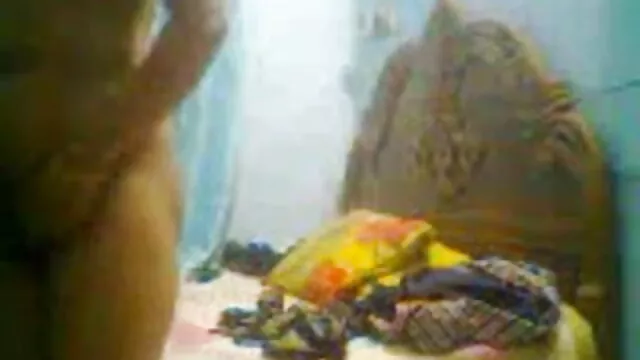 आबनूस स्तन। बॉलीवुड सेक्सी हिंदी मूवी