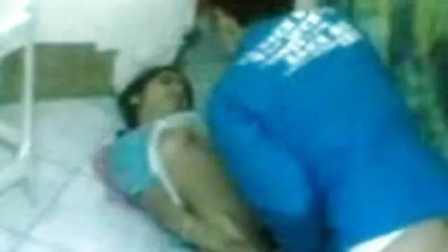 एक मुर्गा के खिलाफ दो मूवी सेक्सी फिल्म वीडियो में सेक्सी लड़कियां