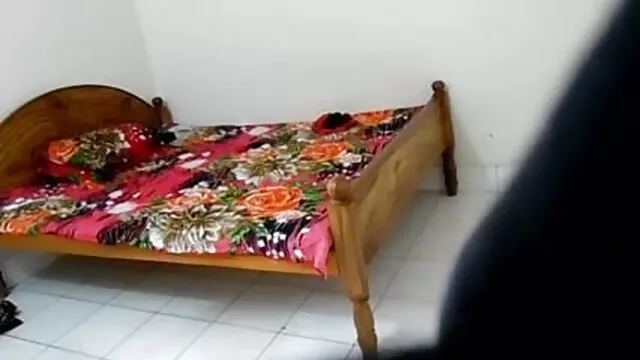 कोलेट ने सबसे ऊंची बोली लगाने वाले को सेक्सी हिंदी मूवी वीडियो में अपना गधा बेचने का फैसला किया