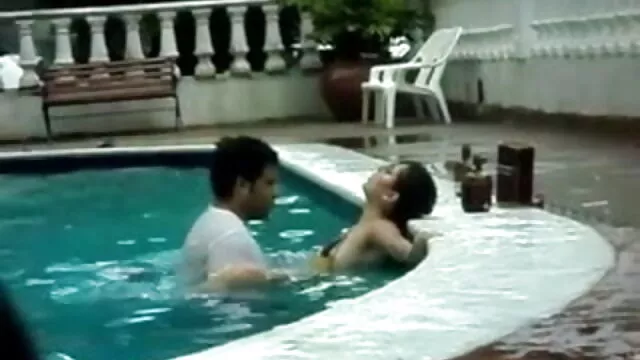 फ्लैट हिंदी सेक्सी मूवी वीडियो में चितेड GF कैम पर डिक बेकार है