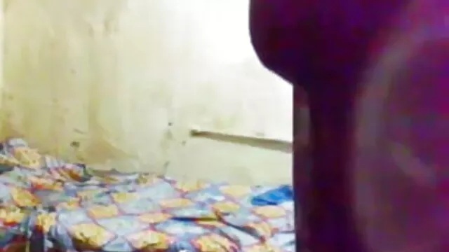 चार लड़कियों के हिंदी सेक्सी फिल्म फुल लिए एक डिल्डो