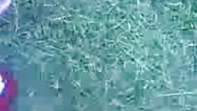 सेक्सी शौकिया प्रेमिका घास के हिंदी सेक्सी मूवी वीडियो मैदान में सह निगलती है