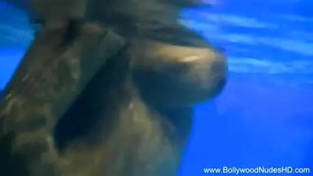 हॉली बॉडी, शेरिडन ले, ब्रैड बाल्डविन और टोनी सेक्सटन सेक्सी मूवी इन हिंदी