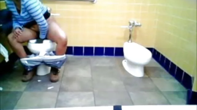 हॉट बालों वाली बेब रसोई में उसकी बिल्ली सेक्स मूवी एचडी में उंगलियों