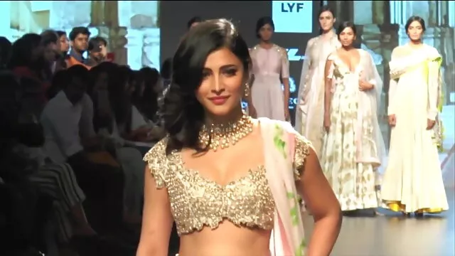 कारमेन वैलेन्टिना सुंदर गधे द्वारा खाया उसके गधे हो जाता है हिंदी मूवी पिक्चर सेक्सी