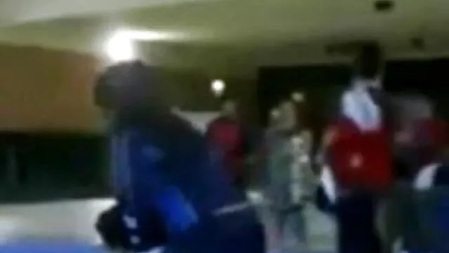 उसने अपने बॉस को एक हिंदी सेक्सी फिल्म फुल चुदाई की पेशकश करके अपना काम जारी रखा